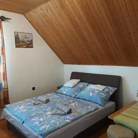 Simon Apartmanhaz アパート Zamárdi